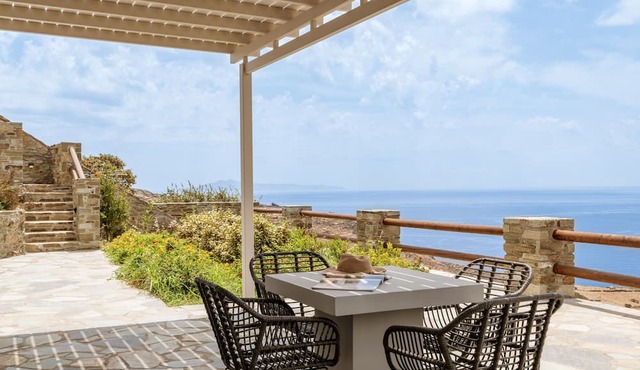 Apartment 'Captain's Pounda Suite' with Sea View, Wi-Fi and Air Conditioning in Apróvaton
