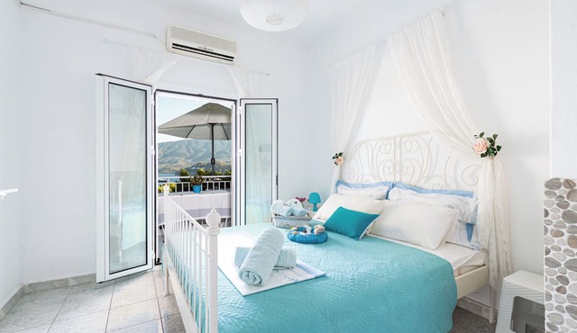 Lions Apartments in Poros