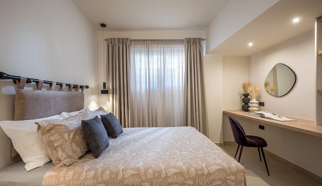 Elepoque Living - Luxury lower ground floor Apartment near the center in Heraklion