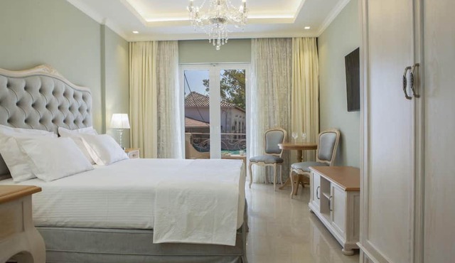 VK Luxury Suites - Private Parking - Adults Only in Lefkada