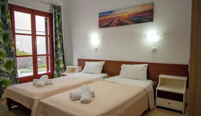 Harrys bar & apartments in Corfu