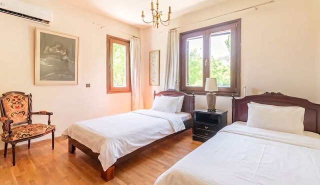 Estate Villa OINOI with Pool in Marathon