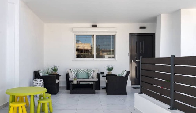 Aura Airport Suite in Spata