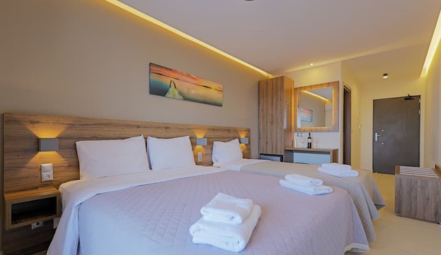 Sunset Hotel in Aristotelis