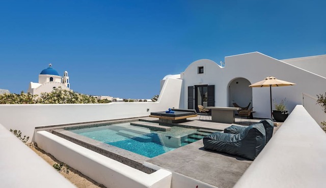Vineyard Exclusive Suites in Santorini