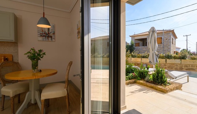 Kannas Mani-Luxury Suites- Adults friendly 14+ in West Mani
