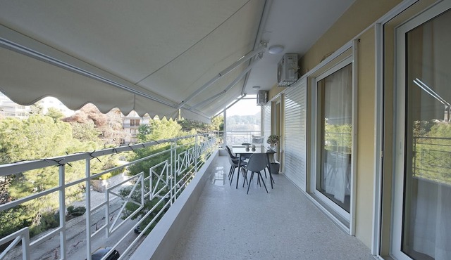 LucyZen! Stylish Apt, Athenian Riviera, near beach in Vouliagmeni