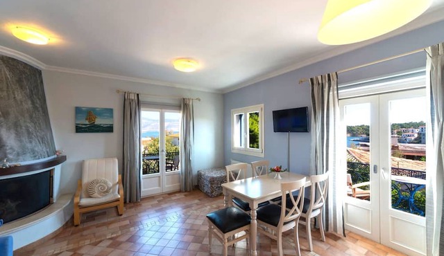 Nautilus Luxury Suites in Delphi
