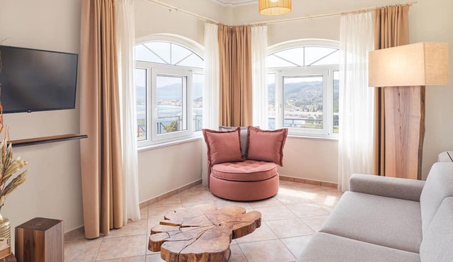 Penny Luxury Apartments in Samos