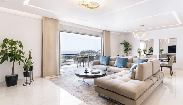 Divine Residence, a SeaView Retreat in Pireas