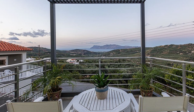 Villa Chryssi nLocated on picturesque hills ,only 5 miles from Kissamos center in Koukounara