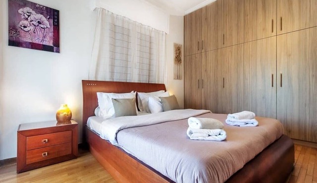 Gazi apartment with Acropolis views in Athina
