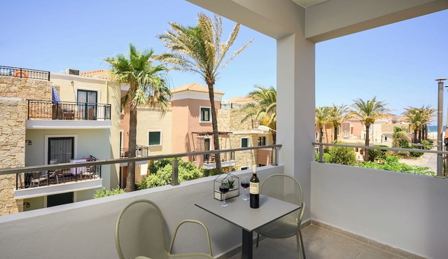 Luxury Suites | Modern Athina Suites In Platanias with Pool in Chania