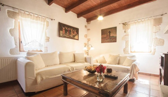 Traditional elegant Cretan Stone Home for families in Vamvakopoulo