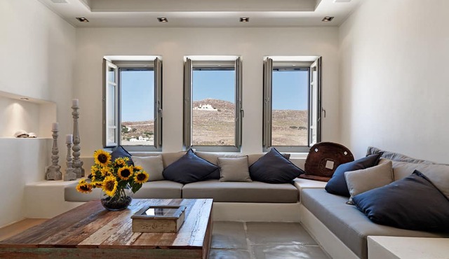 Themonies Luxury Suites in Folegandros