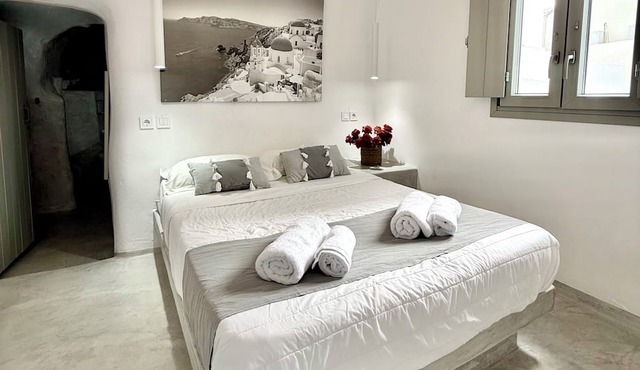 Fira Heart Studios in Santorini