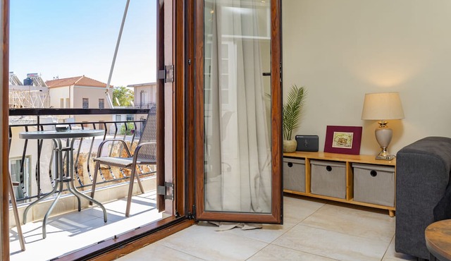 Harbour - 90sqm Spacious 2-Balcony Apt in Chania Old Town Parking Available 950m in Chania
