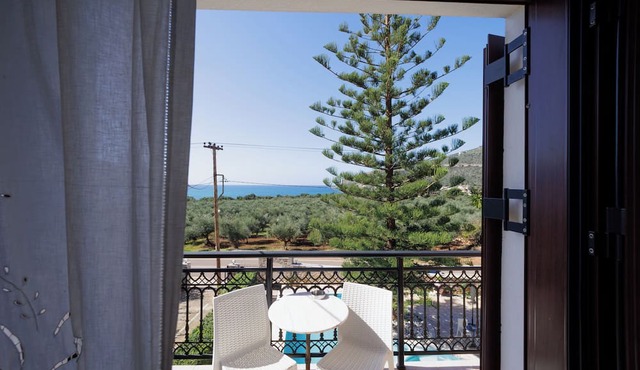 Lithos By The Sea in East Mani