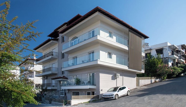 Olenia Luxury Apartments in Neos Marmaras
