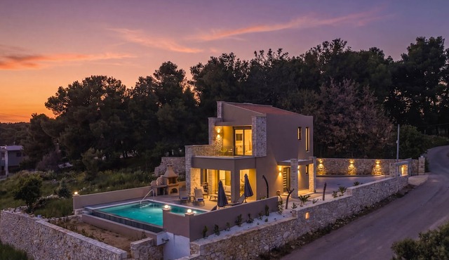 Villa Moon & Sun, Private Pool & Mountain Views in Vamos