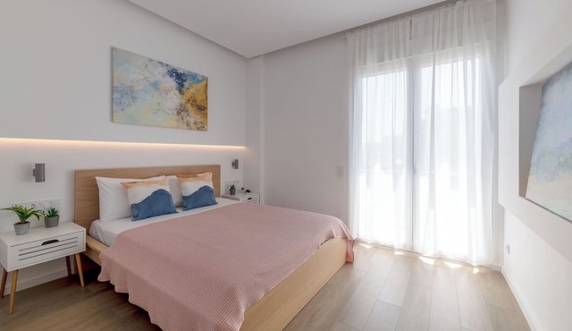 Acropolis area 7 min walk to ancient sites and metro in Athina