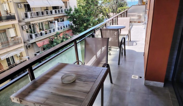 Tritos - Sleeps 11 - Balcony - Parking - Sea View in Thessaloniki