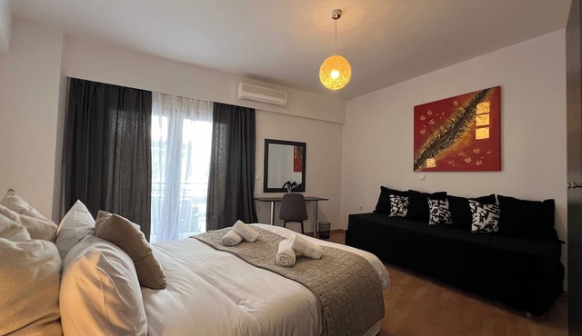 Allure Suite 1 Modern Downtown Comfort. Walk to all the major sights of Athens. in Athina