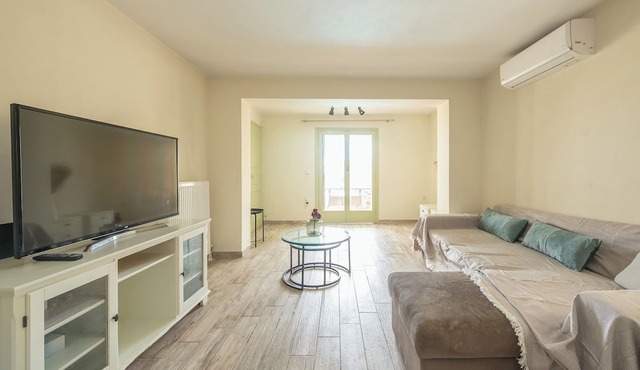 FAMILY APARTMENT WITH PRIVATE SWIMING POOL IN VRAVRONA in Artemis