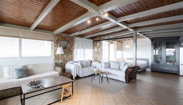 Sunny Loft with a Panoramic Sea View in Voula in Voula