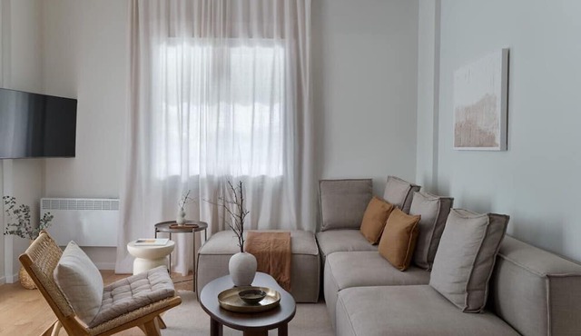 Earthy Comfort 2bd Apt With Koukaki Views in Athina