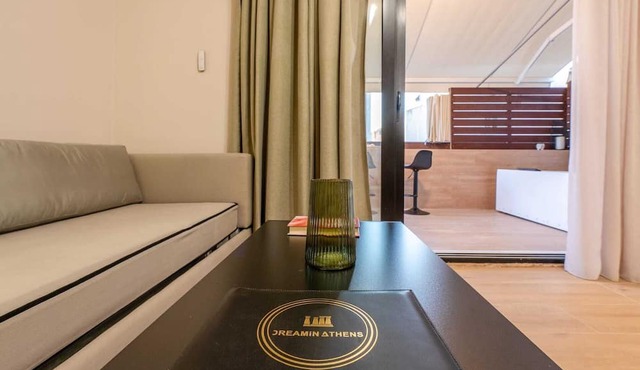 Apt with Jacuzzi in Balcony/Best location Athens in Athens
