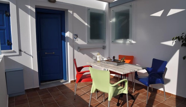 ADELPHI APARTMENTS in Perissa