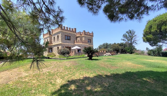 Chateau Retreat in Kalamaki