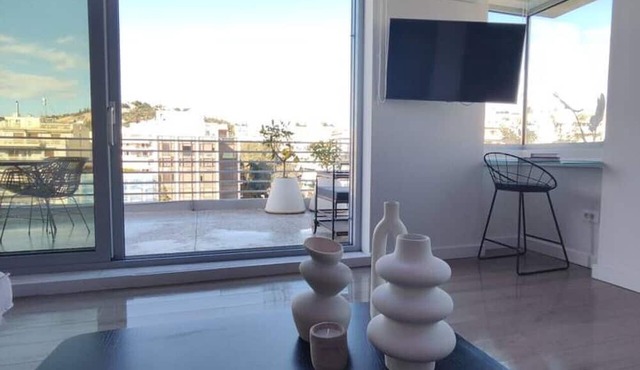 Panoramic Acropolis View Retreat | Spacious Apartment on the Edge of Koukaki & Neos Kosmos in Athina