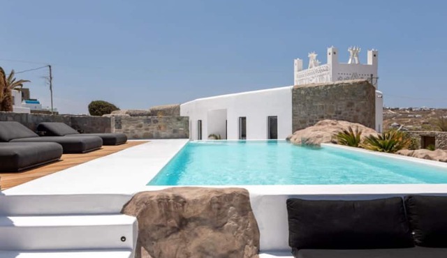 Sleek Mykonos Villa With Infinity Pool in Mykonos