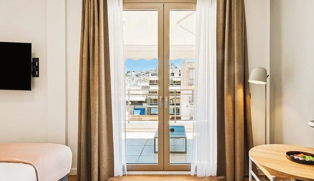 Limehome Piraeus Port in Piraeus