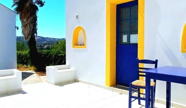 Charming cottage in peacefull Lakki(AC,WIFI),n5min drive from the beachn in Lakki