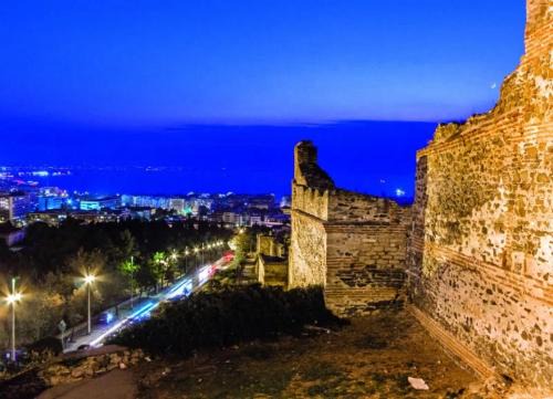 The Premium Kalamaria Suite - Metro & Promenade in Thessaloniki