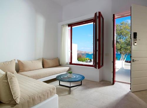 Unique Milos Suites in Pollonia