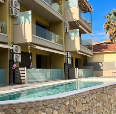 Ariti Luxury Apartment in Nikiana