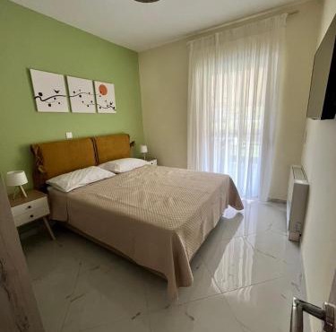 Θ'έρως in Aíyira