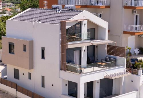 Evi Seaside Suites in Kanali
