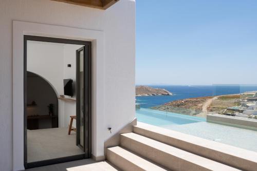 Ios Panoramic Sea view stylish suite with pool in Ios