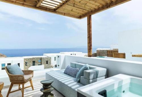 LYO II Boutique Suites in Paraga