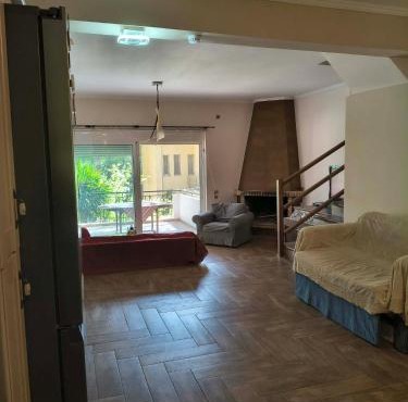 Agios Stefanos TwoStory Maisonette in Néa Zoryiáni