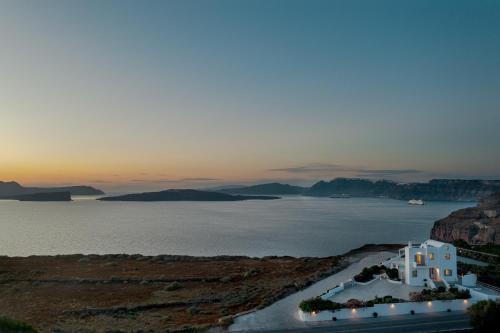 Hemera Holiday Home villa on Santorini in Akrotiri