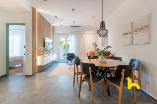 Sunlit Balcony Family APT Whirpool & Netflix in Athens