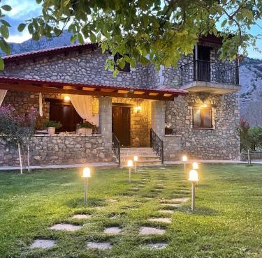 StoneNest Kalavryta -Luxury Stone Villa in Kalavrita