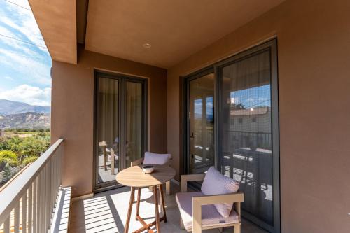 Luxury Suites with BBQ next to Heraklion by Kalles Homes & Suites in Áno Kalésia