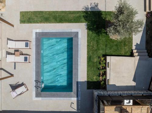 Luxury Suites with private pool and BBQ by Kalles Homes & Suites in Áno Kalésia